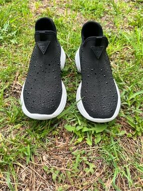 Guess Size 6&1/2 Woman’s Bellini Mid-top Sneakers Rhinestone Embellished Knit
